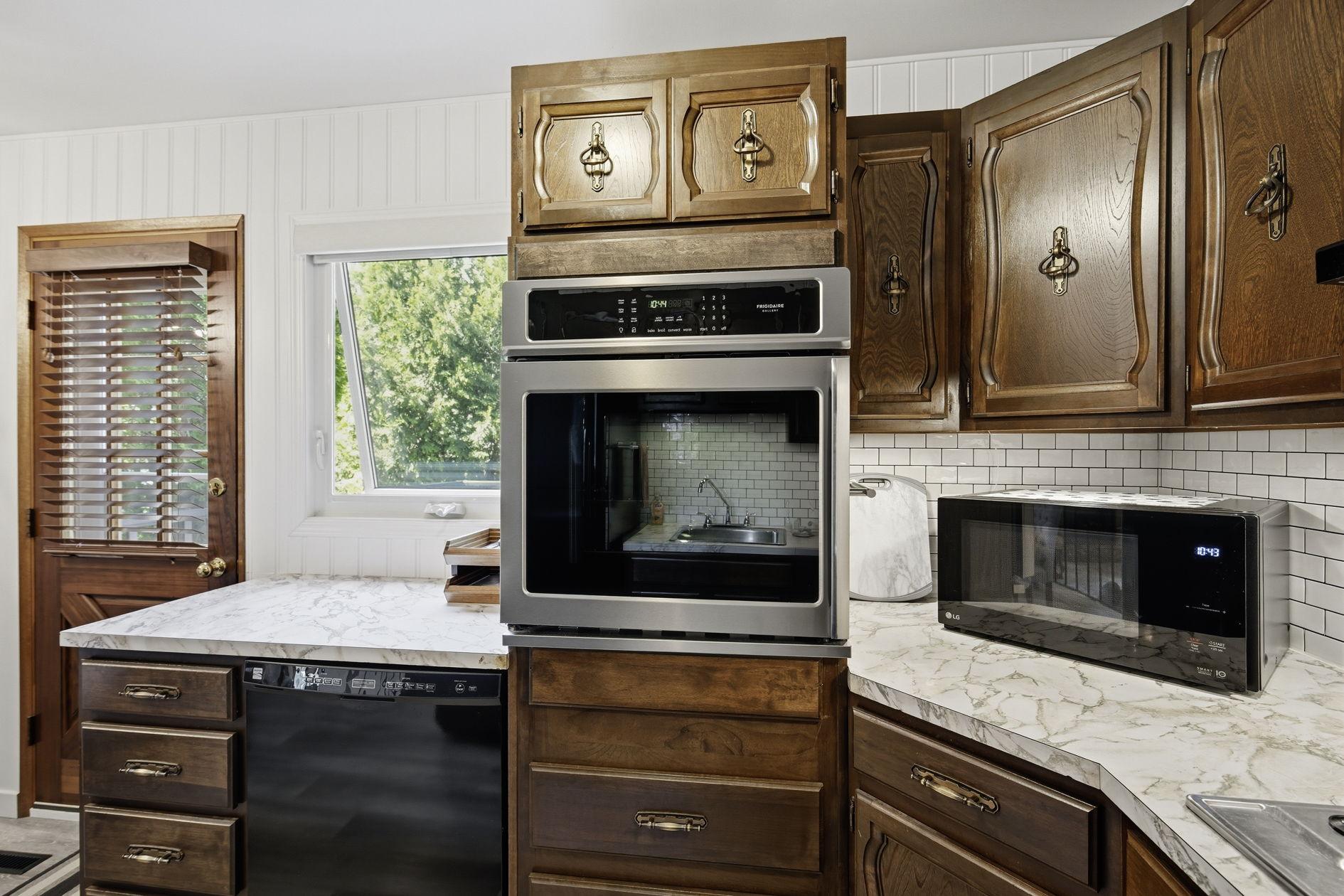 2607 Dufferin Ave – Tyler Fox-QuikSell-16 – Copy Wonderful Home in the Avalon Area