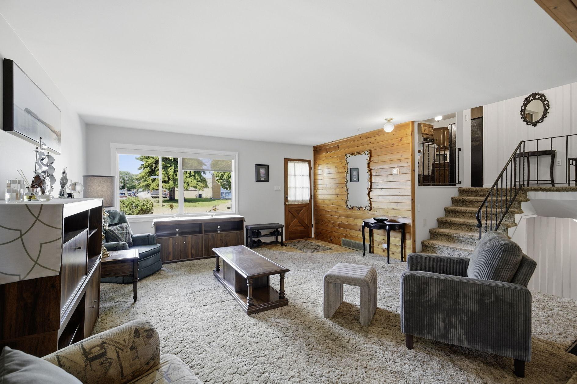 2607 Dufferin Ave – Tyler Fox-QuikSell-6 – Copy Wonderful Home in the Avalon Area