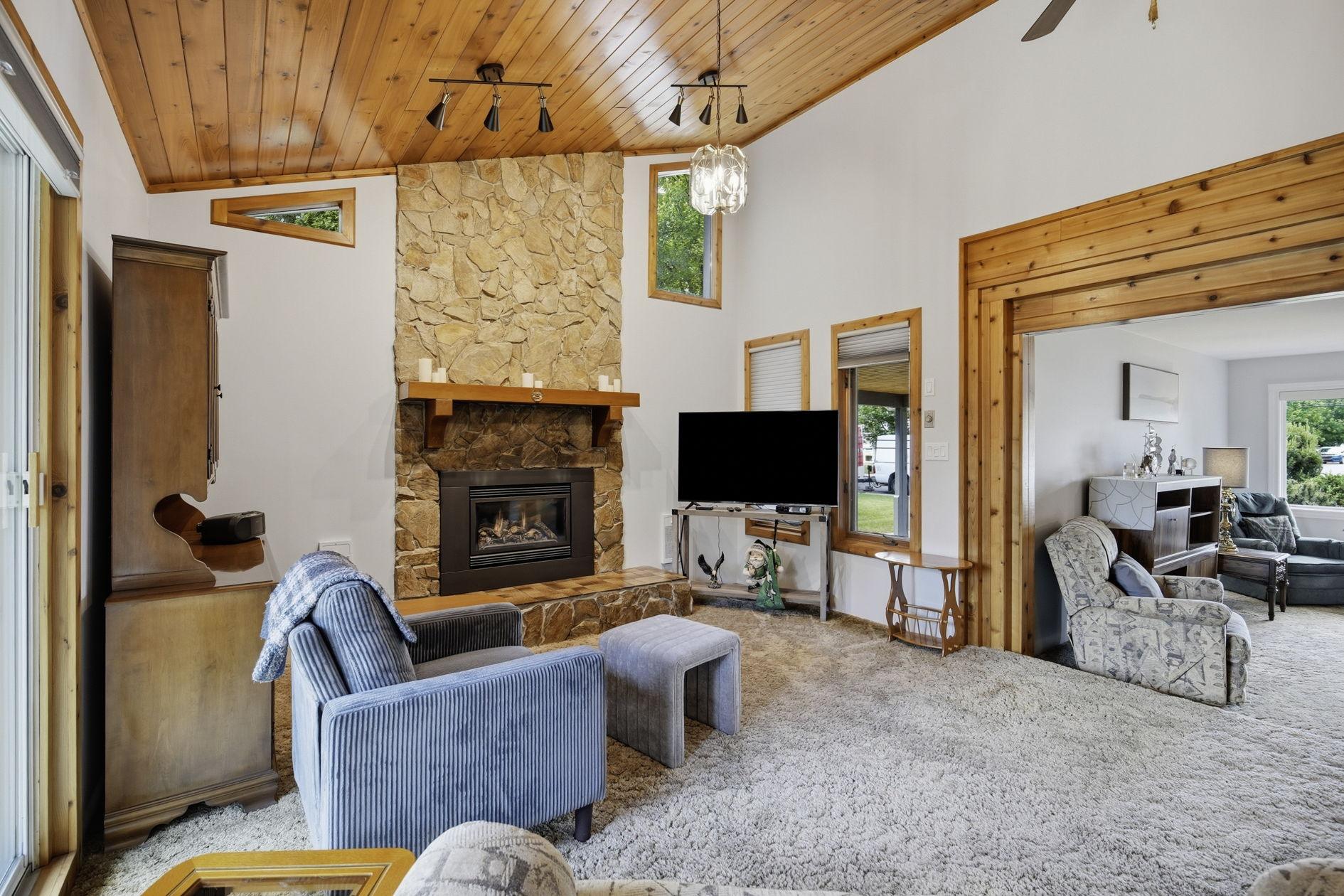 2607 Dufferin Ave – Tyler Fox-QuikSell-8 – Copy Wonderful Home in the Avalon Area