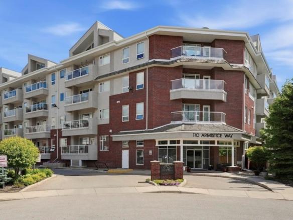 Beautiful West‑Facing Condo With Underground Parking