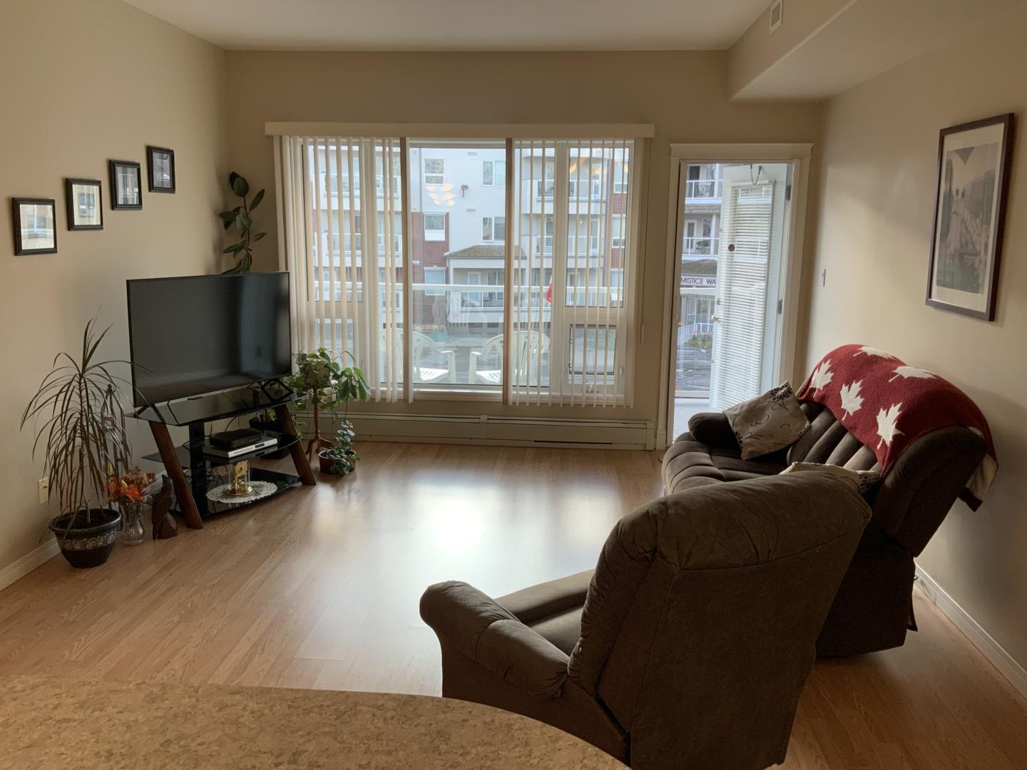 IMG_0160 Beautiful West‑Facing Condo With Underground Parking