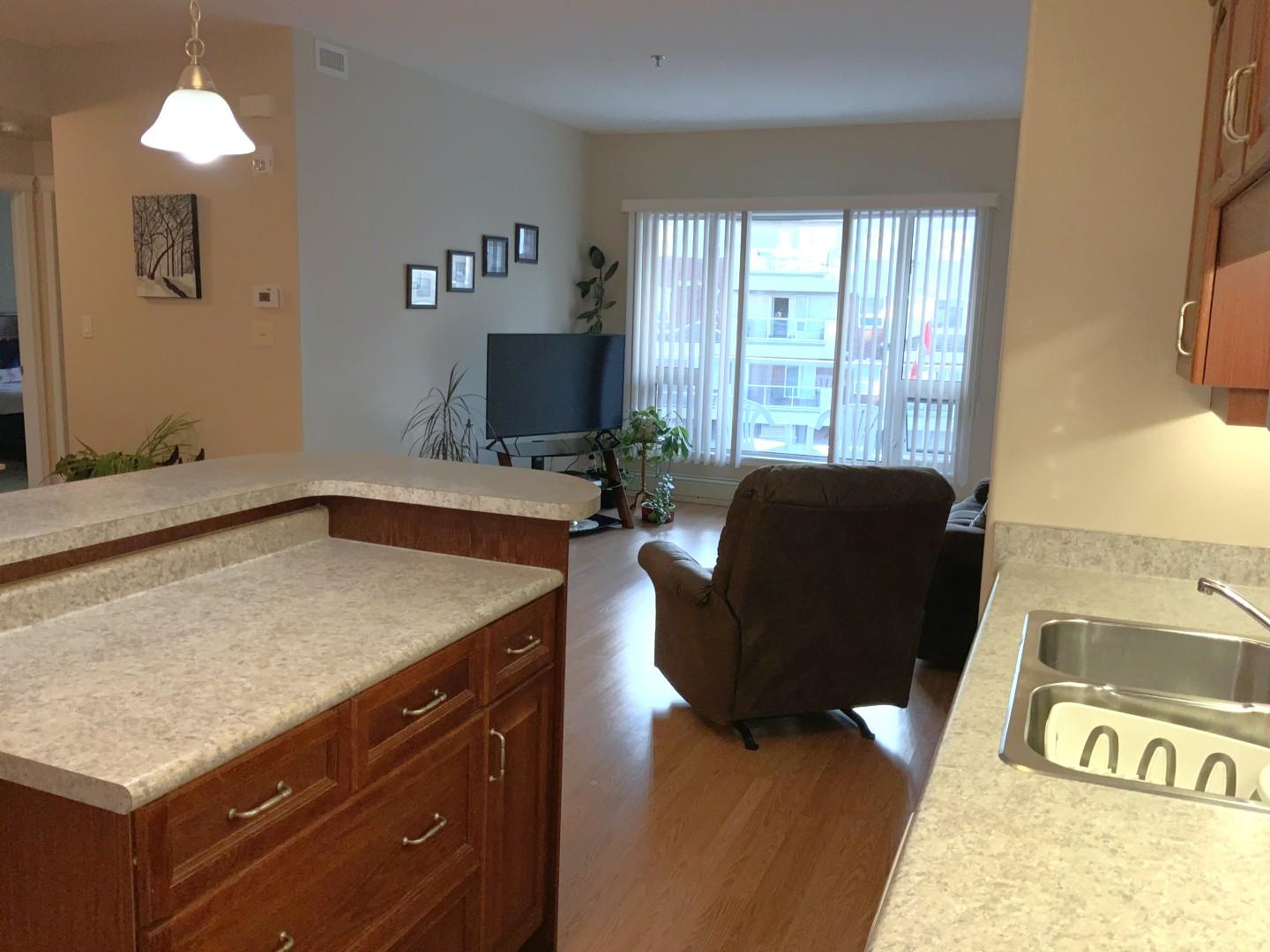 IMG_0162 Beautiful West‑Facing Condo With Underground Parking