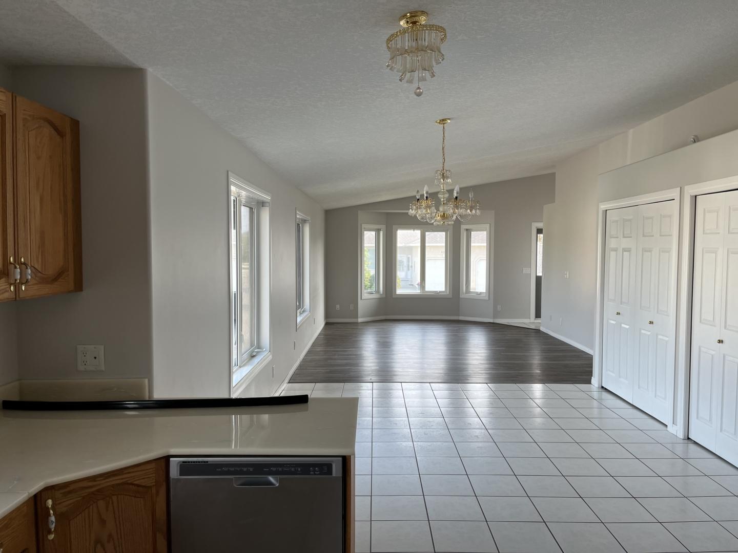 Large Bi-Level in Silverspring