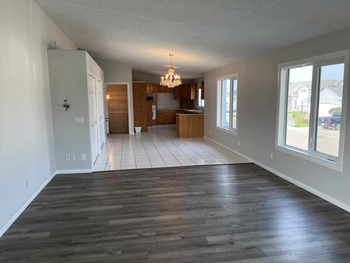 Large Bi-Level in Silverspring