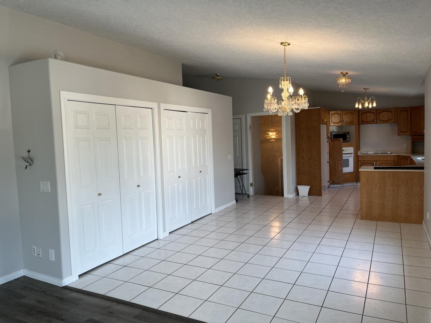 Large Bi-Level in Silverspring