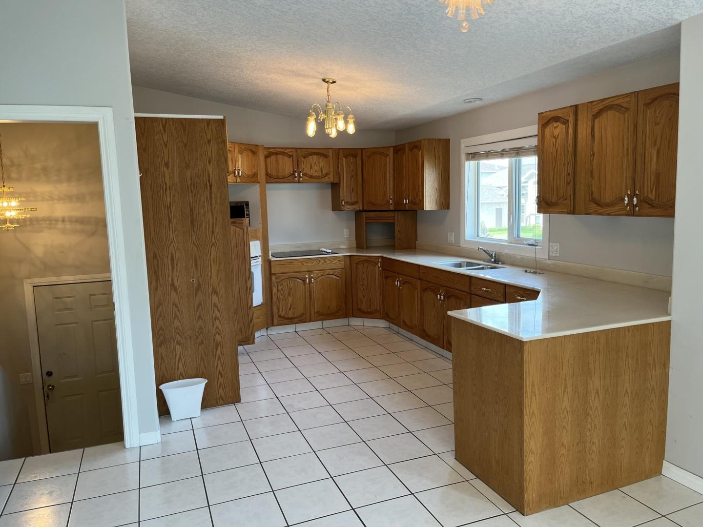 Large Bi-Level in Silverspring