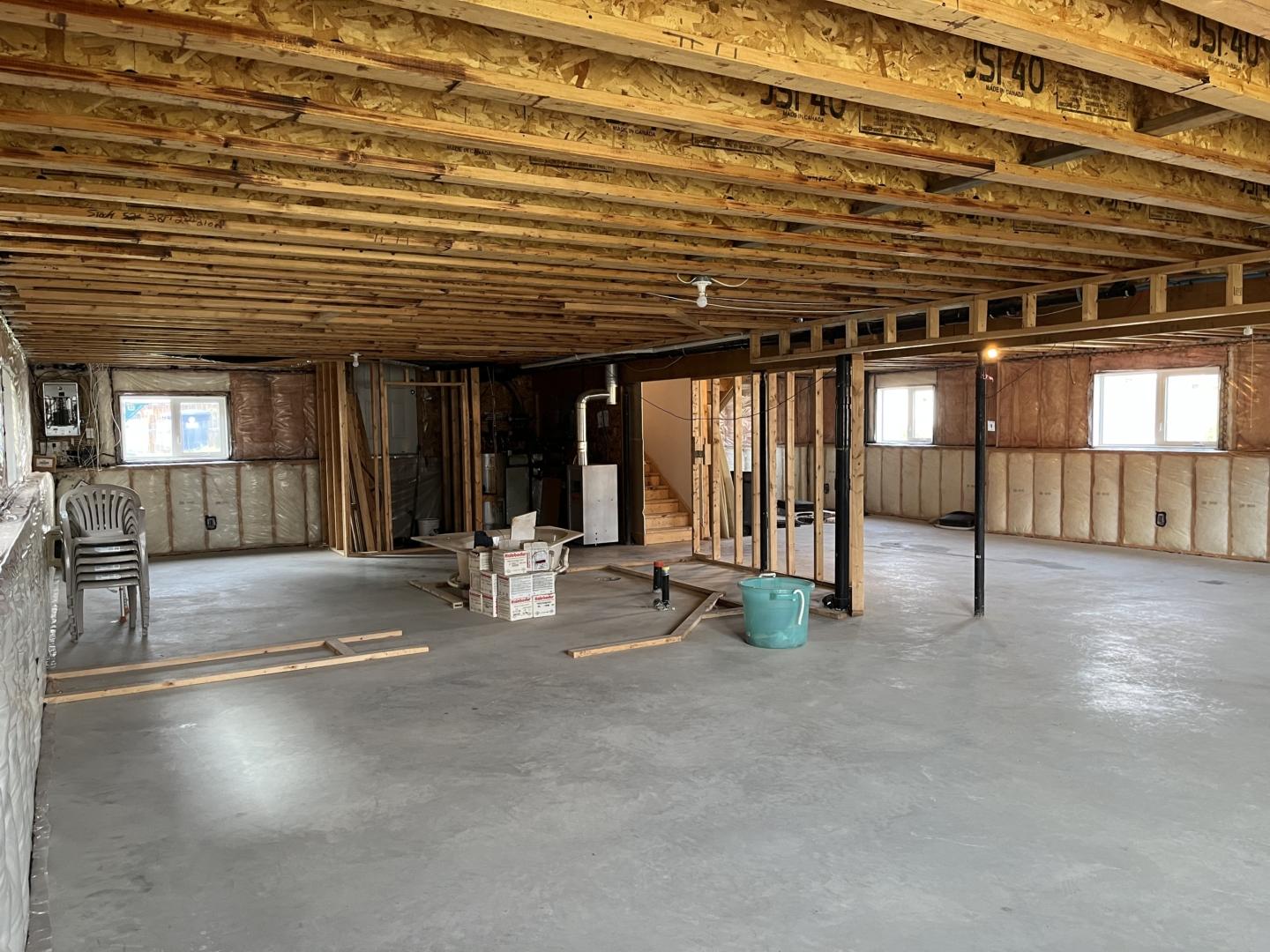 Large Bi-Level in Silverspring