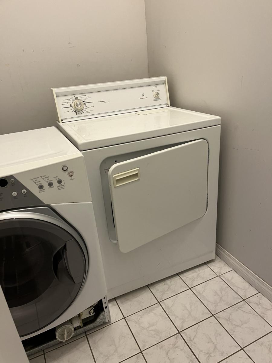 Large Bi-Level in Silverspring