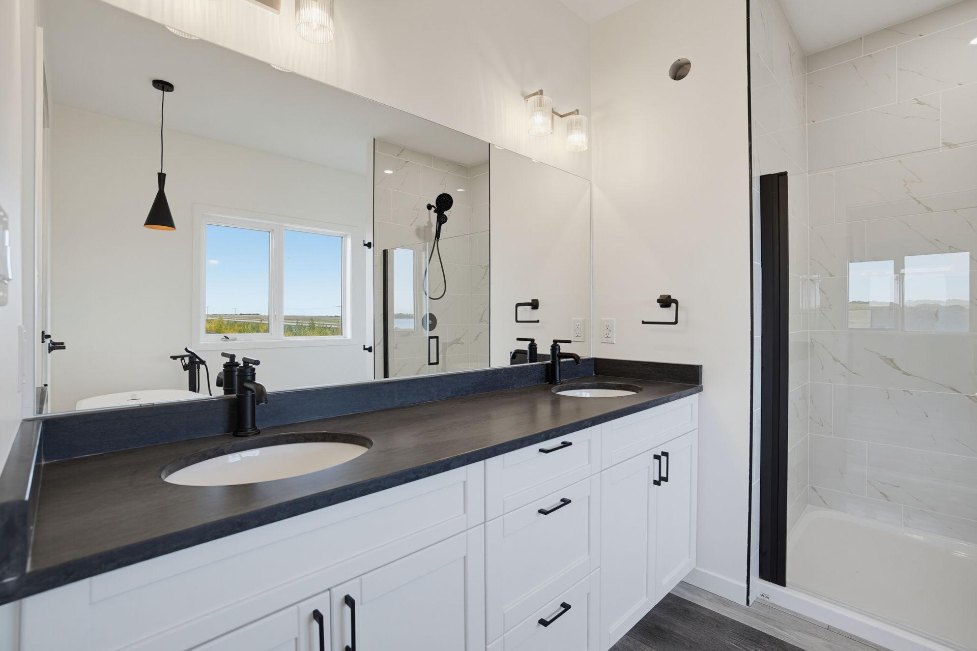 Beautiful Home Overlooking Blackstrap Lake