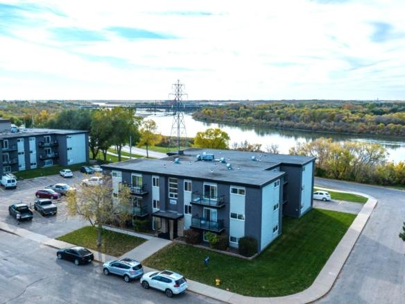 Completely Renovated Condo Near the River