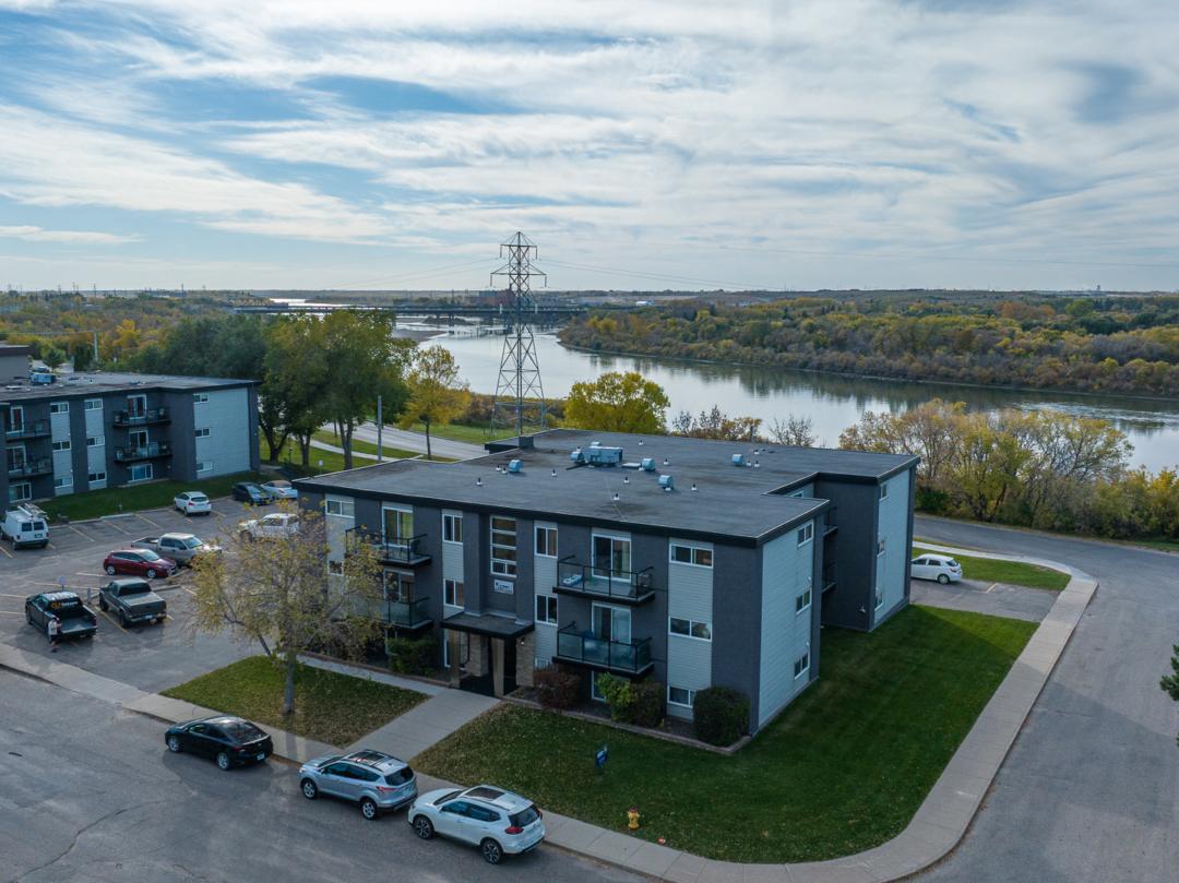 default Completely Renovated Condo Near the River