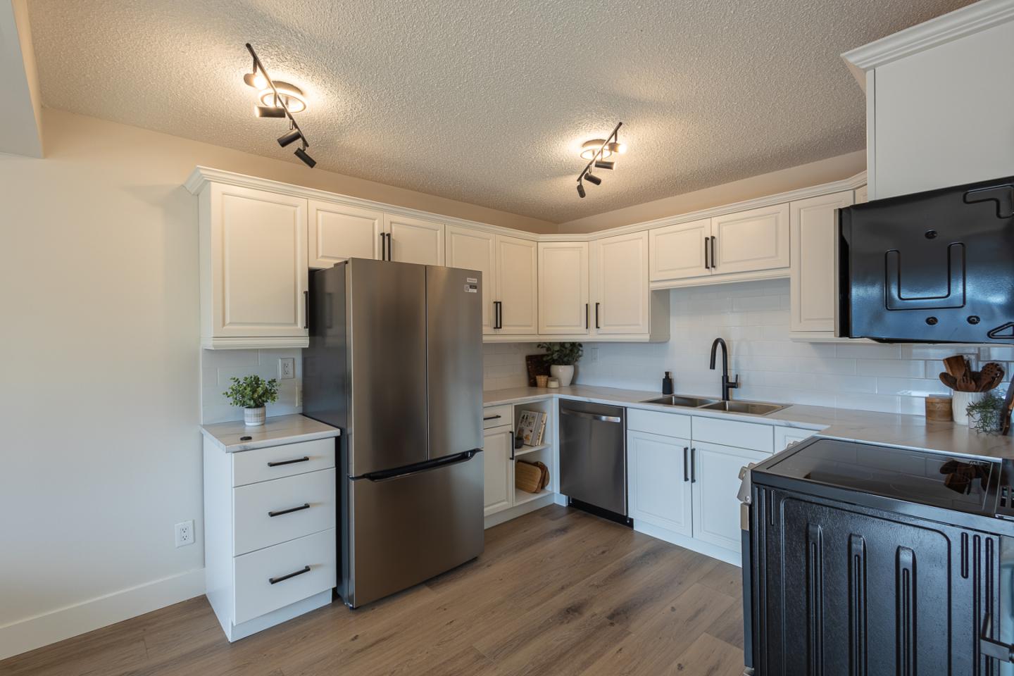 STE-CECILIA-AVENUE-21 Completely Renovated Condo Near the River