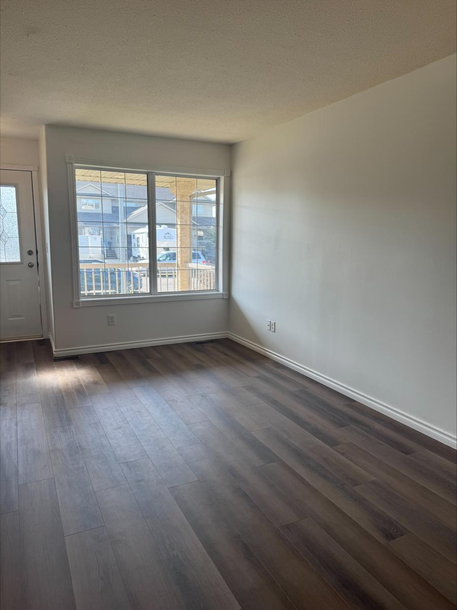 Semi-Detached in Warman